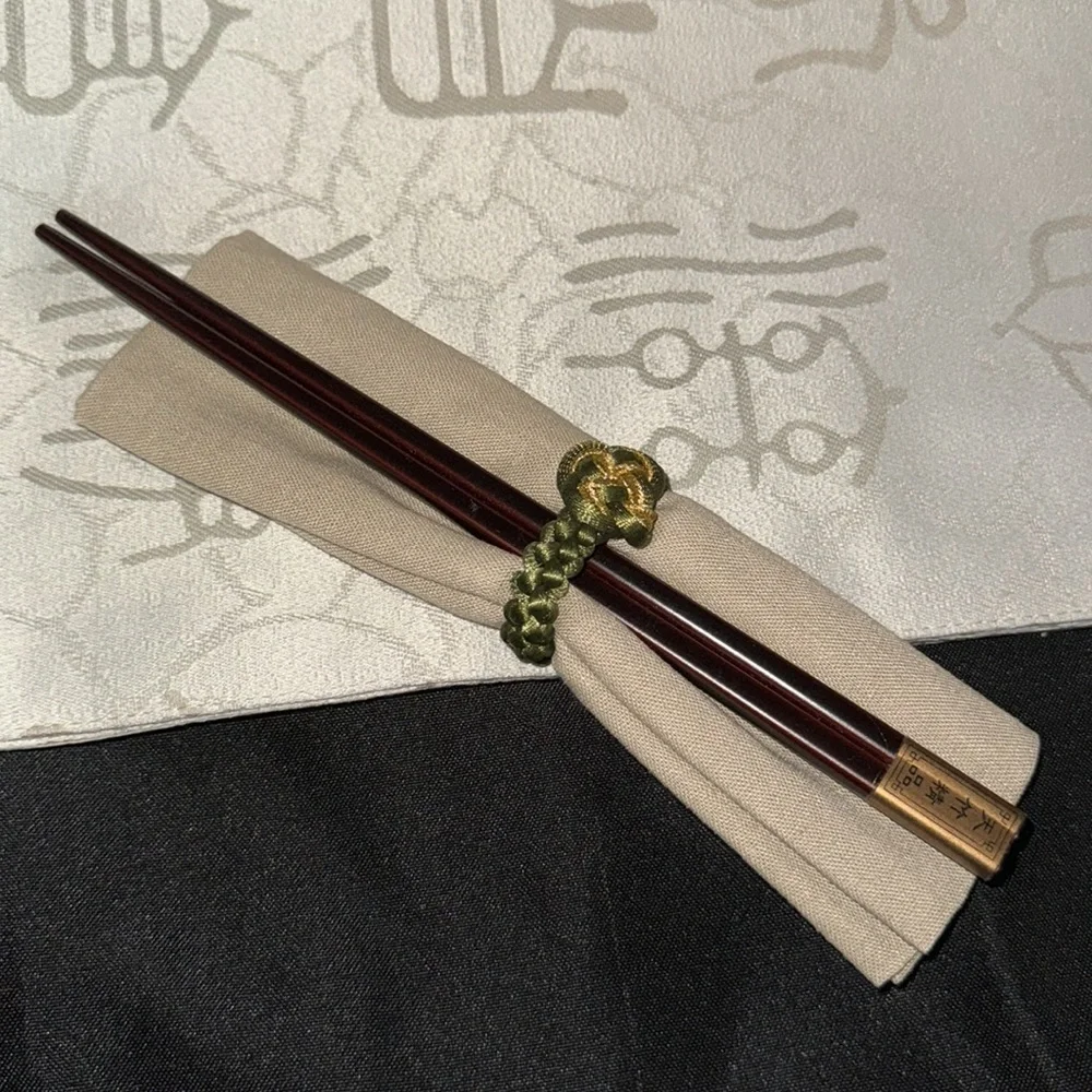 NEW Set of 6 placemats with chopstick and napkin